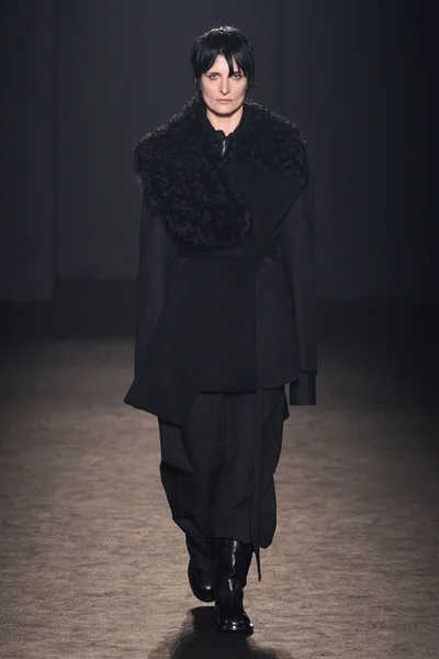 Look 25
